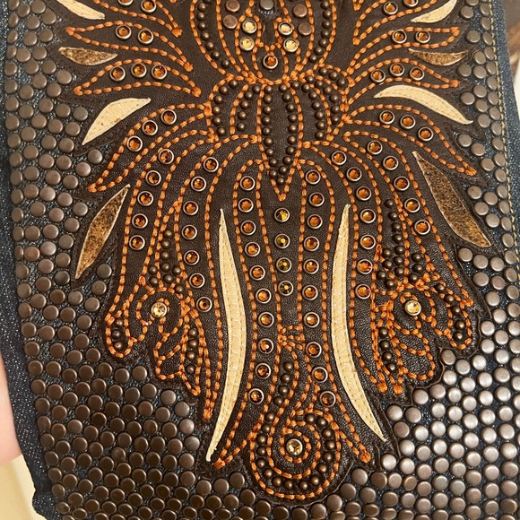 Kippy’s: hand-beaded, one-of-a-kind, authentic jeans w/Swarovski crystals. - Picture 5 of 11